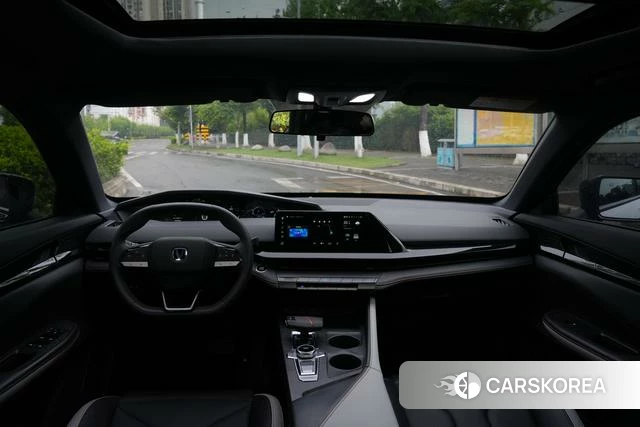Chang'an UNI-V 2023 Серебристо-серый из Китая, фото 2