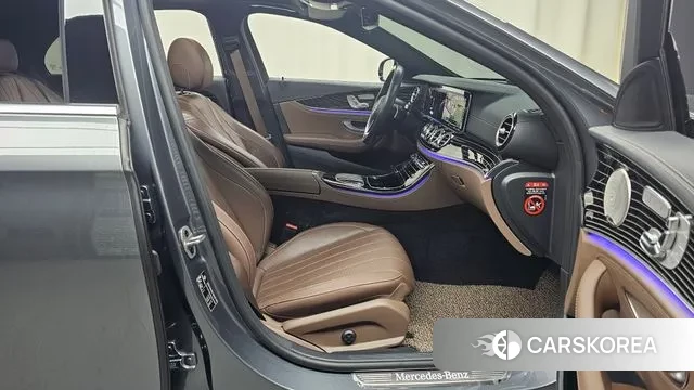 Mercedes-Benz E-Class W213 2021 Серый из Кореи, фото 2