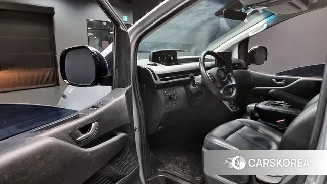 Hyundai Staria 2023 Серебряный из Кореи, фото 2