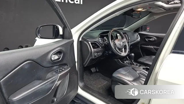 Jeep Cherokee (KL) 2018 Жемчужный цвет из Кореи, фото 2