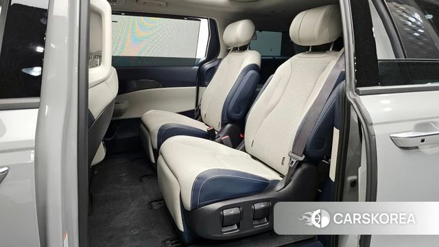 Kia The New Carnival 4th Generation 2024 Серебристо-серый из Кореи, фото 2