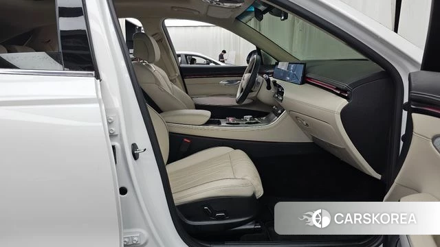 Genesis GV70 2024 Белый из Кореи, фото 2