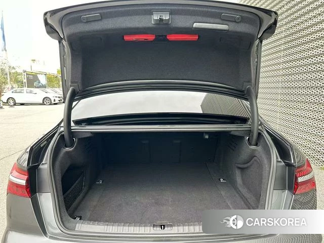 Audi A6L 2022 Серебристо-серый из Китая, фото 2