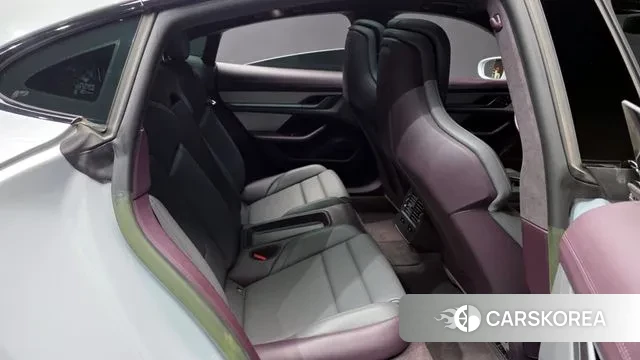 Porsche Taycan 2023 Серебристо-серый из Кореи, фото 2