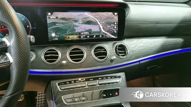 Mercedes-Benz E-Class W213 2021 Белый из Кореи, фото 2