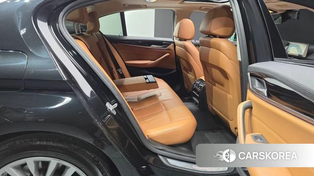 BMW 5 Series (G30) 2018 Черный из Кореи, фото 2