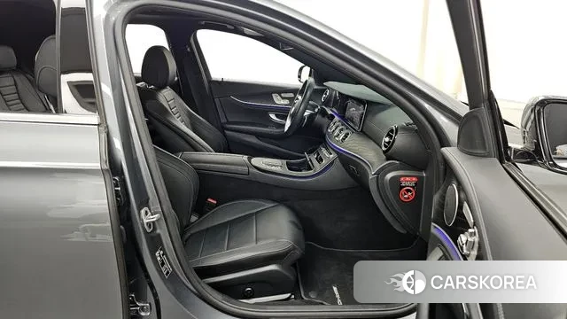 Mercedes-Benz E-Class W213 2021 Серебристо-серый из Кореи, фото 2