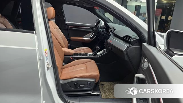 Audi Q3 (F3) 2022 Белый из Кореи, фото 2