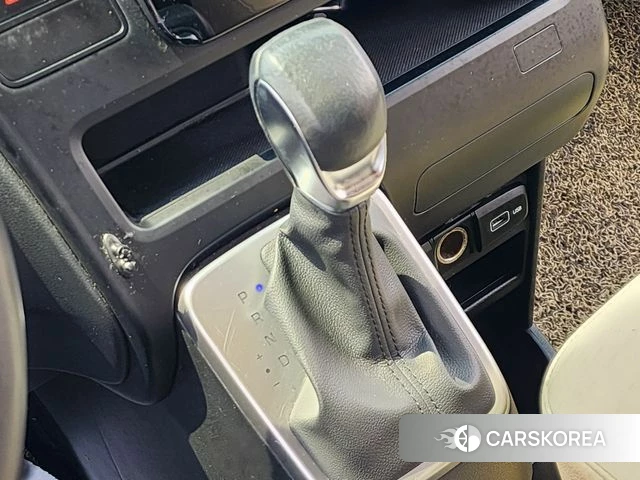 Hyundai Staria 2023 Белый из Кореи, фото 2