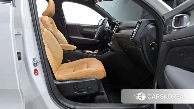 Volvo XC40 2021 Белый из Кореи, фото 2