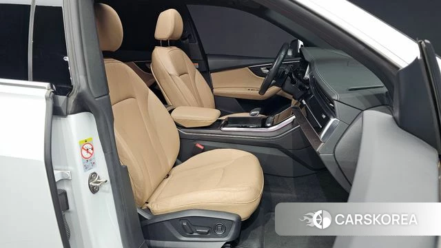 Audi Q8 (4M) 2023 Белый из Кореи, фото 2