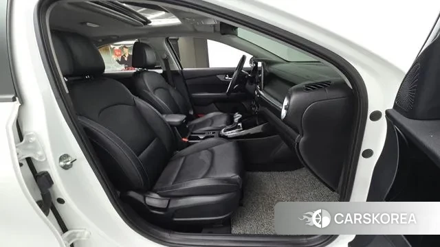 Kia The New K3 2nd generation 2022 Белый из Кореи, фото 2