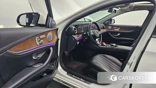 Mercedes-Benz E-Class W213 2018 Белый из Кореи, фото 2