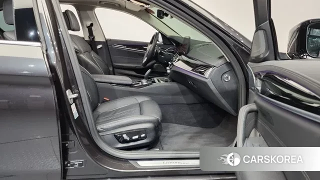 BMW 5 Series (G30) 2020 Серый из Кореи, фото 2