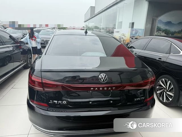 Volkswagen Passat 2023 Черный из Китая, фото 2