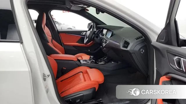 BMW 1 Series (F40) 2023 Белый из Кореи, фото 2