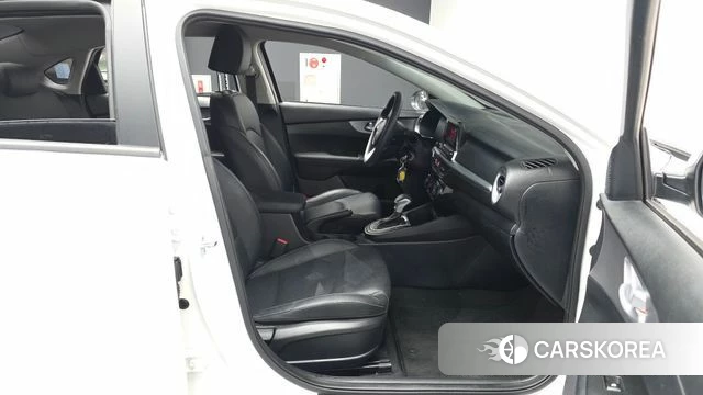 Kia The New K3 2nd generation 2022 Белый из Кореи, фото 2