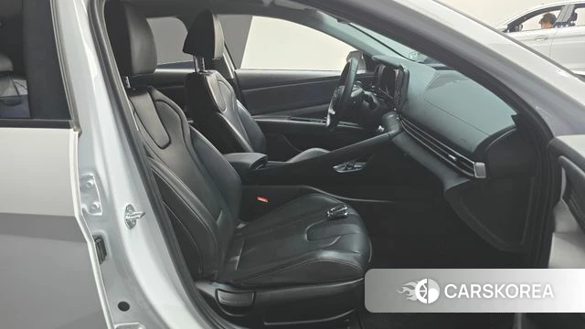 Hyundai Avante Hybrid (CN7) 2023 Белый из Кореи, фото 2