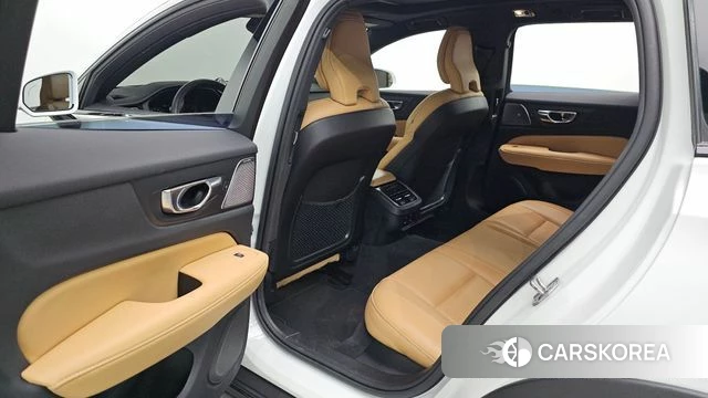 Volvo V60 Cross-Country 2nd Generation 2019 Белый из Кореи, фото 2