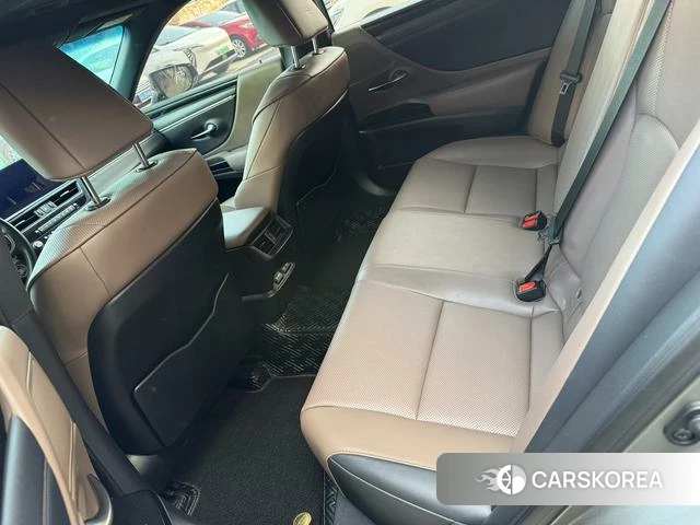 Lexus ES 2023 Серебристо-серый из Китая, фото 2