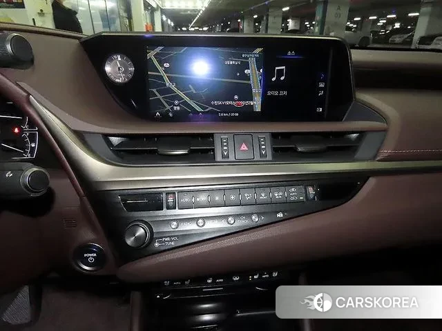 Lexus ES300h 7th generation 2020 Песочный из Кореи, фото 2