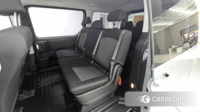 Hyundai Staria 2023 Серебристо-серый из Кореи, фото 2