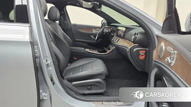 Mercedes-Benz E-Class W213 2021 Серебряный из Кореи, фото 2