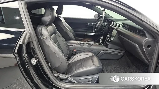 Ford Mustang 2021 Черный из Кореи, фото 2