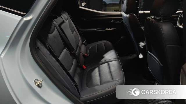 Chevrolet (GM Daewoo) Bolt EUV 2023 Светло-серебряный цвет из Кореи, фото 2