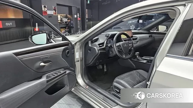 Lexus ES300h 7th generation 2019 Серебристо-серый из Кореи, фото 2