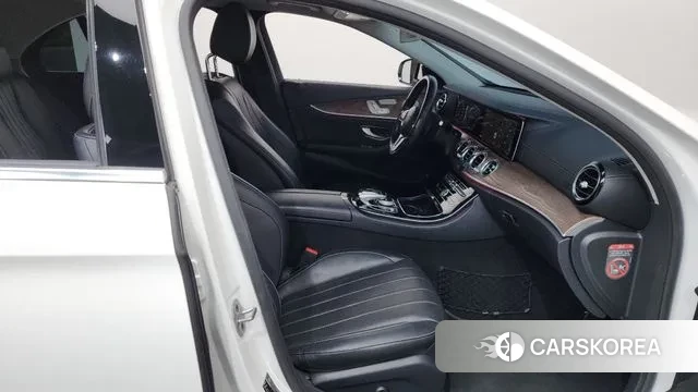 Mercedes-Benz E-Class W213 2018 Белый из Кореи, фото 2