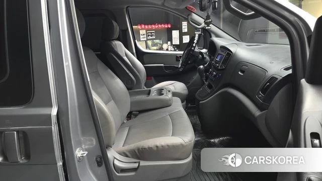Hyundai The New Grand Starex 2018 Серебристо-серый из Кореи, фото 2