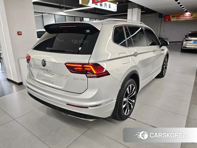 Volkswagen Tiguan L 2021 Серебристо-серый из Китая, фото 2