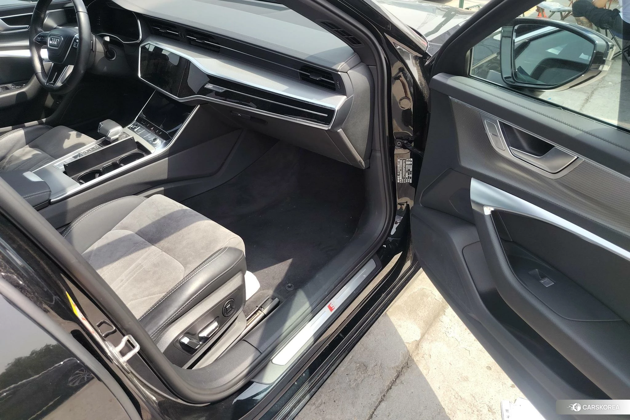 Audi A6L 2023 Черный из Китая, фото 2
