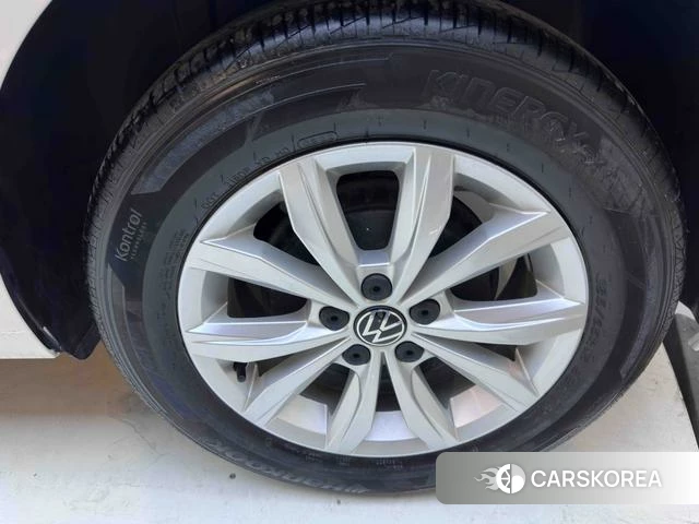 Volkswagen Polo 2023 Белый из Китая, фото 2