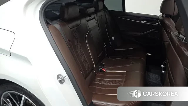 BMW 5 Series (G30) 2021 Белый из Кореи, фото 2