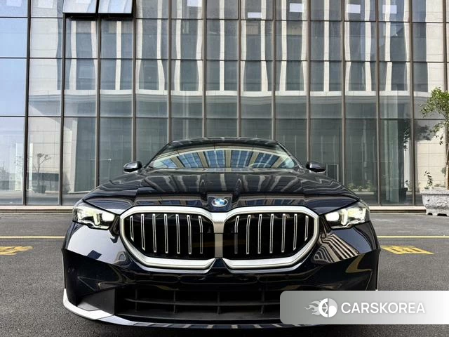 BMW 5 series 2024 Черный из Китая, фото 2