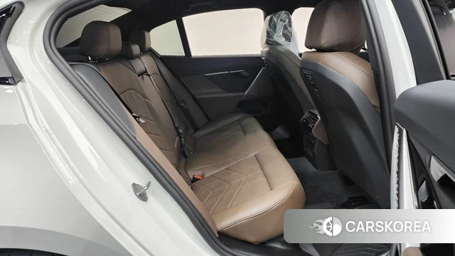 BMW 5 Series (G60) 2025 Белый из Кореи, фото 2