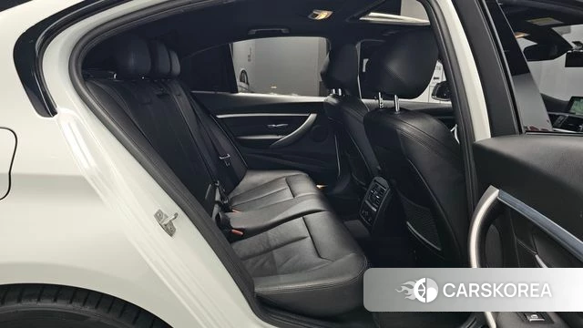 BMW 3 Series (F30) 2018 Белый из Кореи, фото 2