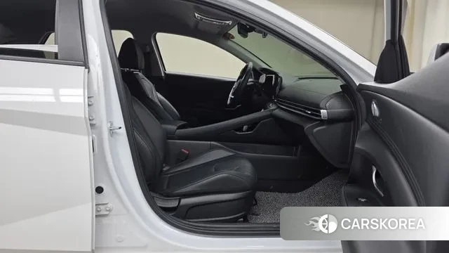 Hyundai The New Avante (CN7) 2024 Белый из Кореи, фото 2