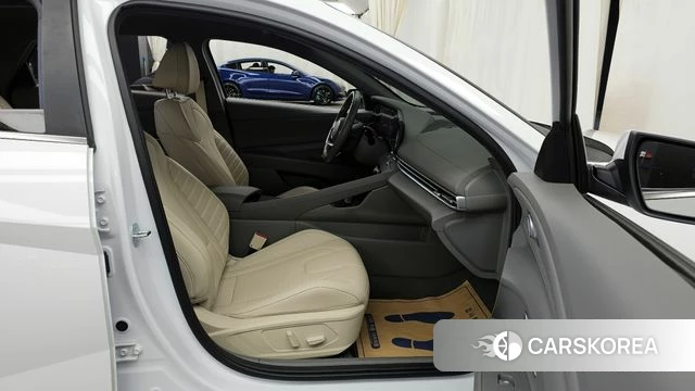 Hyundai The New Avante (CN7) 2023 Белый из Кореи, фото 2