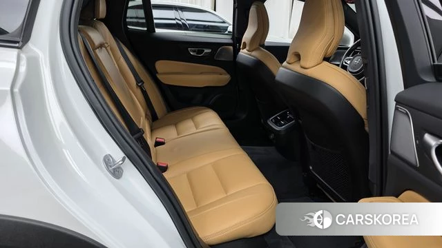 Volvo V60 Cross-Country 2nd Generation 2024 Белый из Кореи, фото 2