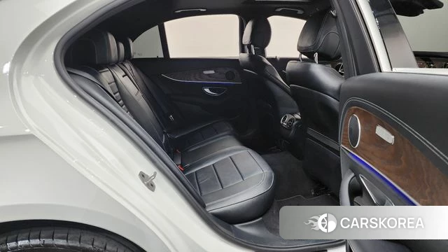 Mercedes-Benz E-Class W213 2023 Белый из Кореи, фото 2
