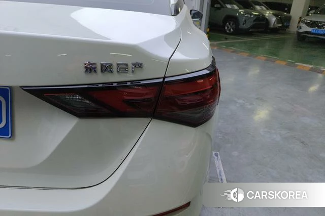 Nissan Xuan Yi 2022 Белый из Китая, фото 2