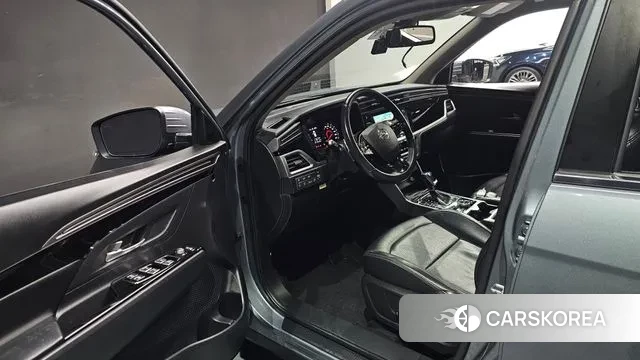 Ssangyong Beautiful Korando 2022 Серебристо-серый из Кореи, фото 2