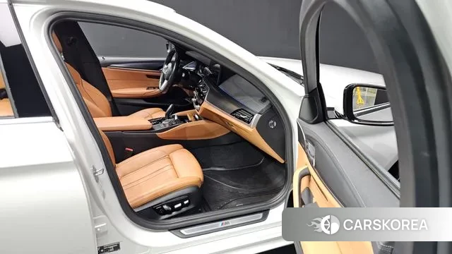 BMW 5 Series (G30) 2022 Белый из Кореи, фото 2