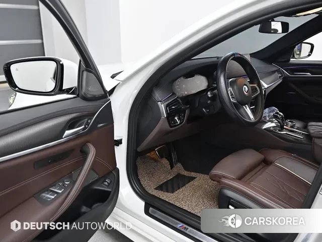 BMW 5 Series (G30) 2022 Белый из Кореи, фото 2