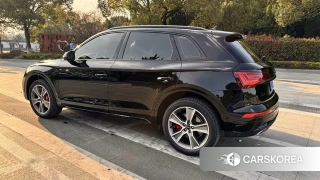 Audi Q5L 2022 Черный из Китая, фото 2