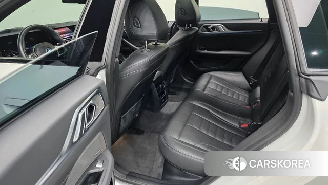 BMW i4 2022 Белый из Кореи, фото 2