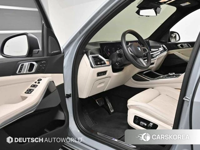 BMW X7 (G07) 2025 Светло-серебряный цвет из Кореи, фото 2
